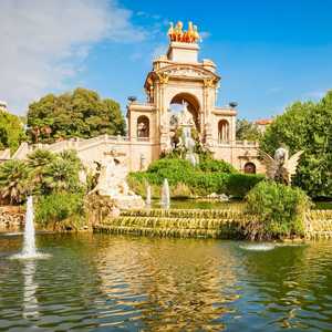 Urcă în autobuzul decapotabil în Barcelona, Spania – Descoperă atracții de top, monumente și comori ascunse cu un tur hop-on hop-off în 2026