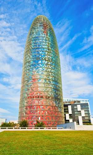 Bájate en las atracciones de Barcelona con un tour en autobús turístico – Descubre Barcelona a tu ritmo en 2025 Bájate en las atracciones, museos y monumentos de Barcelona con un tour en autobús con paradas libres – Paradas prácticas y visita panorámica en 2025