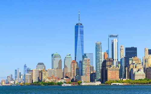 Nyitott városnéző busz a New York-i Times Square-en